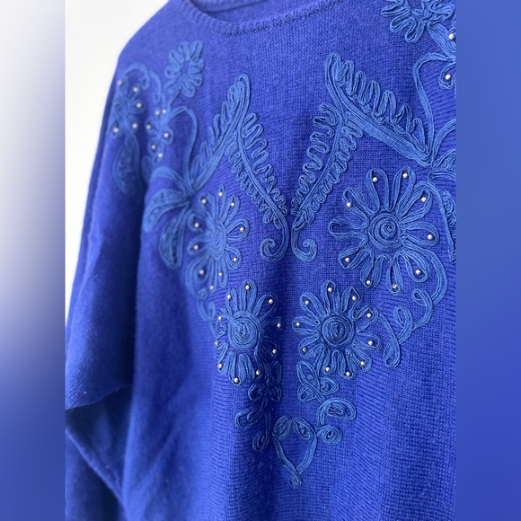 Cobalt Blue Vintage embroidered sweater with silver beading - Picture 5 of 5